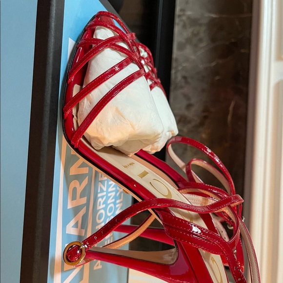 Gucci Vernice Crystal Sandal! - Picture 4 of 10